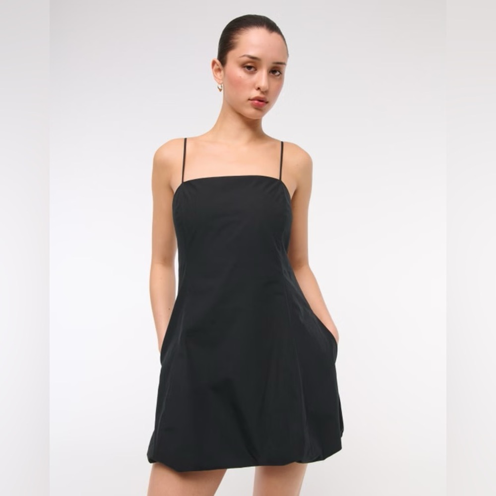Abercrombie Squareneck Bubble Hem Mini Dress
Size S tall